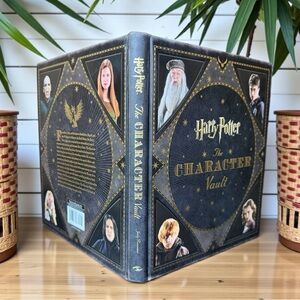 Harry Potter: The Character Vault – Insight Editions (2015) – Hardcover